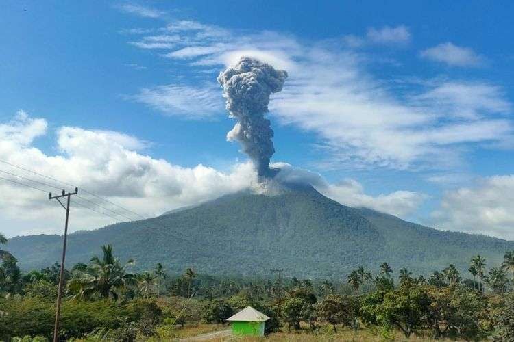 gunung lewotobi erupsi